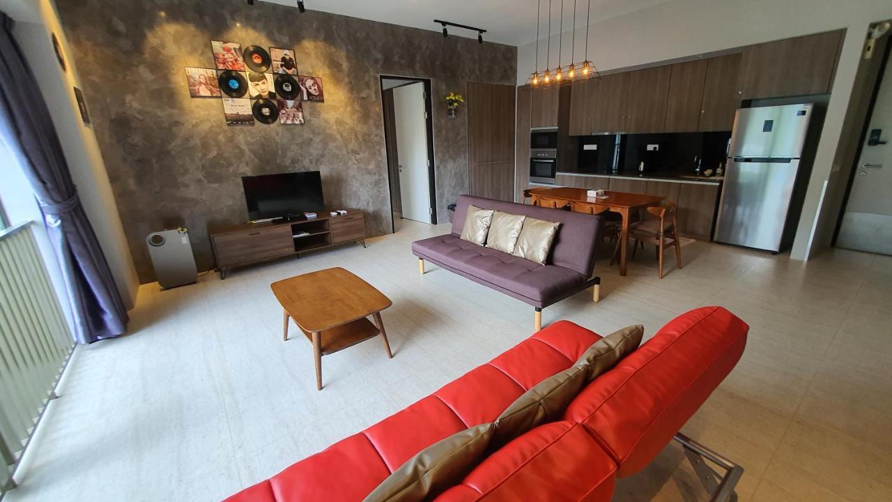 By The Sea Beach Luxury Resort - 바투 페링기 외부 사진