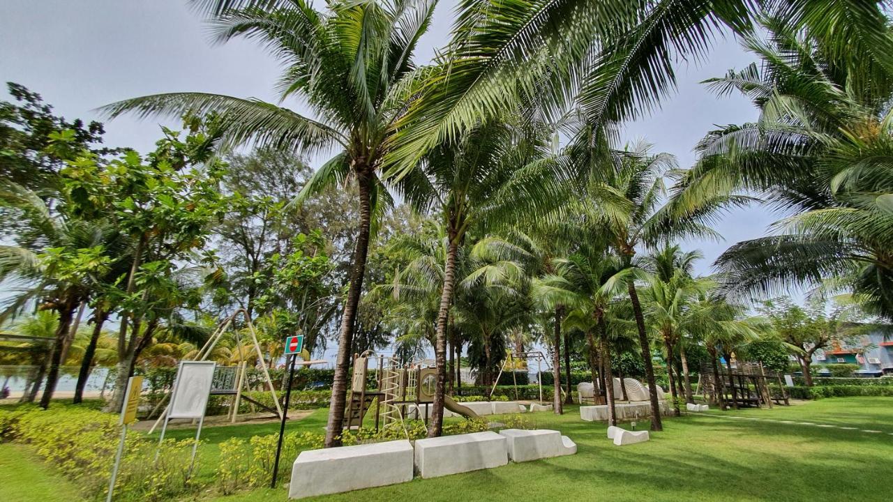By The Sea Beach Luxury Resort - 바투 페링기 외부 사진