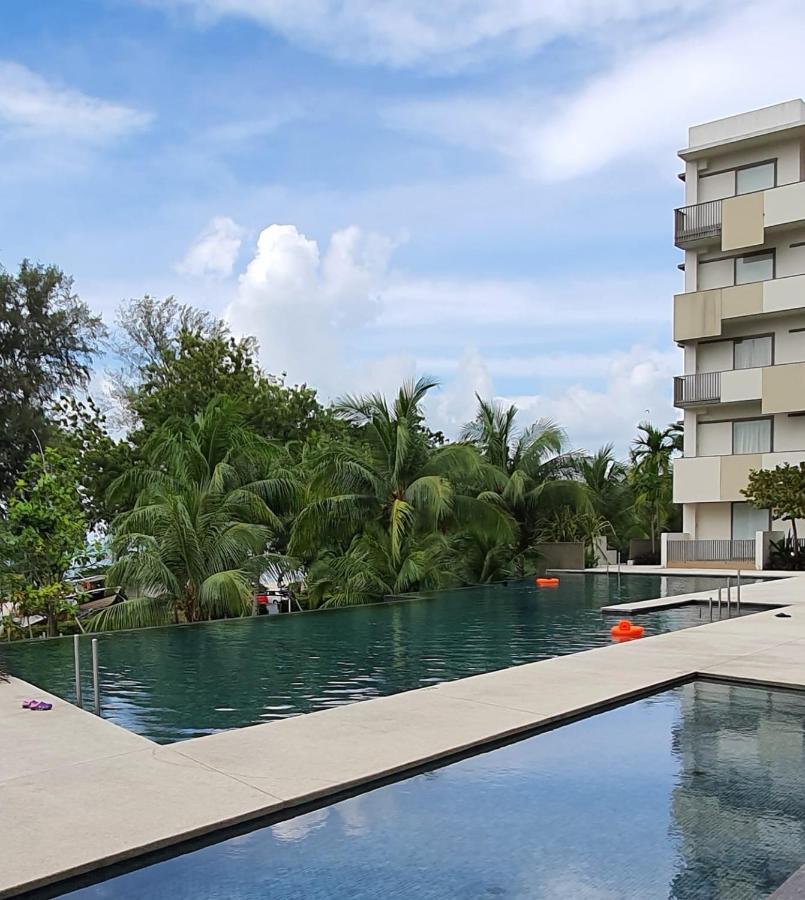 By The Sea Beach Luxury Resort - 바투 페링기 외부 사진