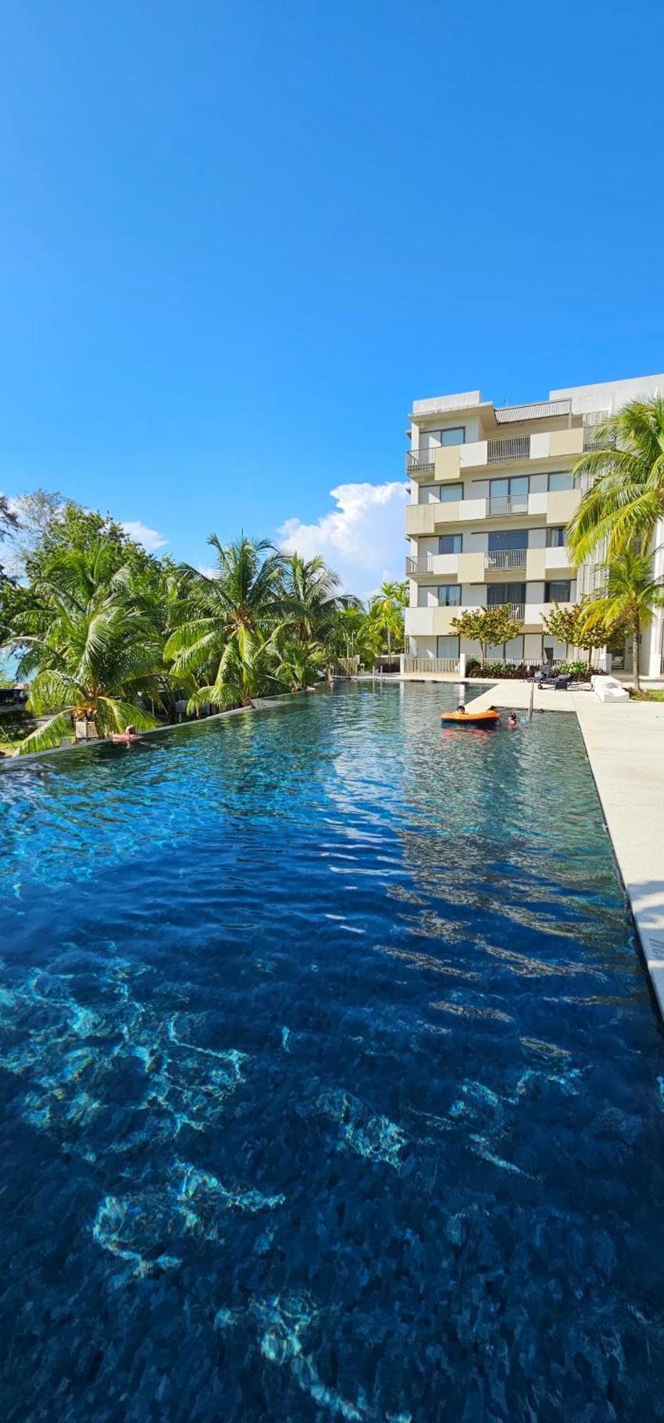 By The Sea Beach Luxury Resort - 바투 페링기 외부 사진