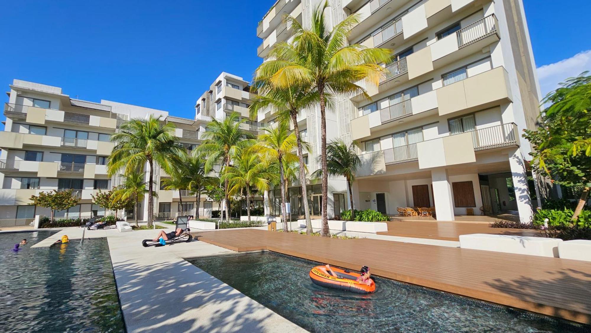By The Sea Beach Luxury Resort - 바투 페링기 외부 사진
