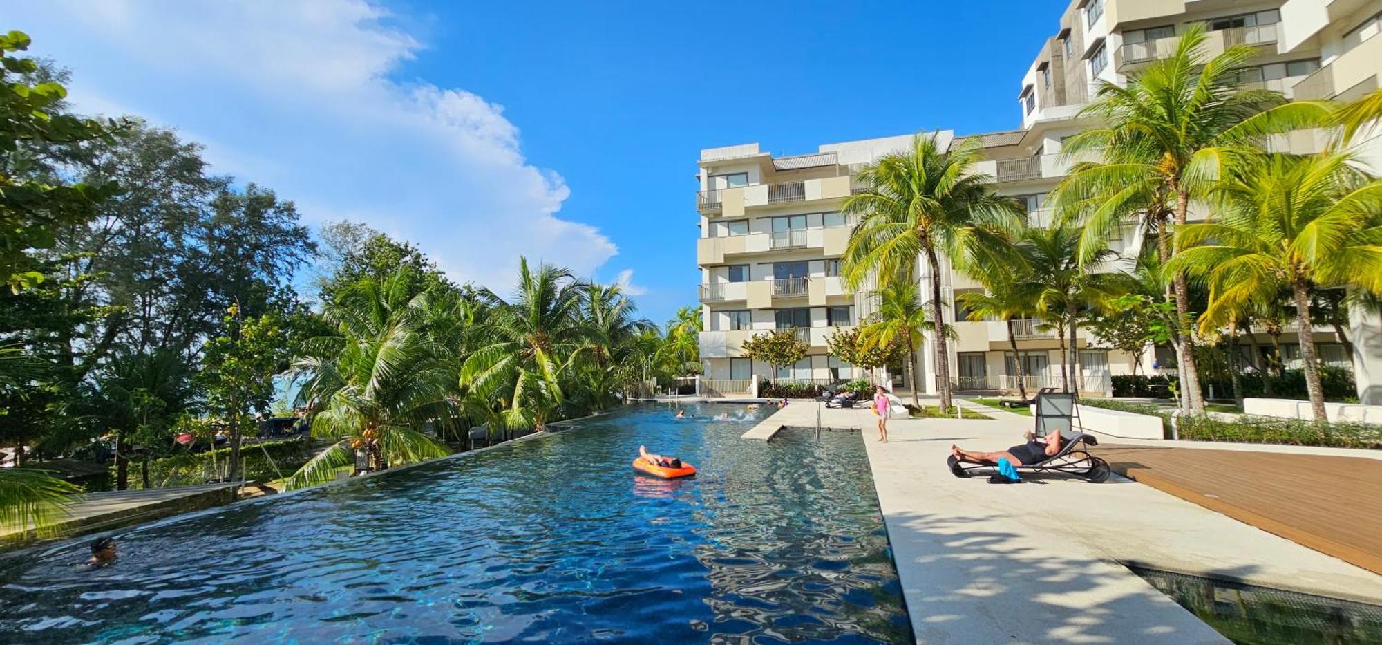 By The Sea Beach Luxury Resort - 바투 페링기 외부 사진