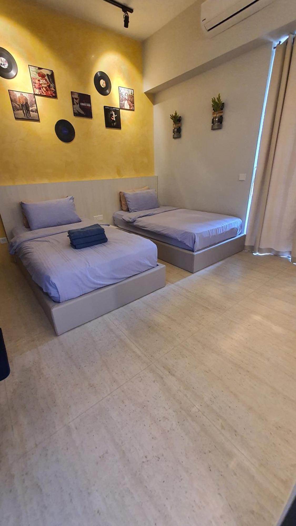 By The Sea Beach Luxury Resort - 바투 페링기 외부 사진