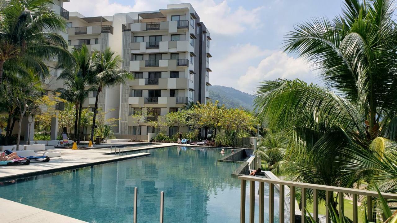 By The Sea Beach Luxury Resort - 바투 페링기 외부 사진