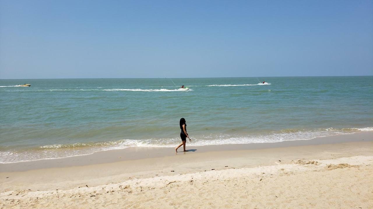 By The Sea Beach Luxury Resort - 바투 페링기 외부 사진